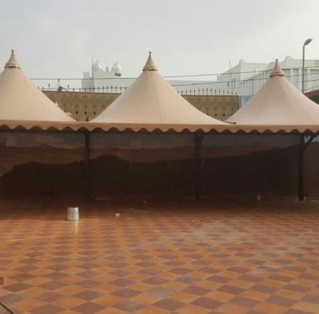 تركيب المظلات الهرمية 